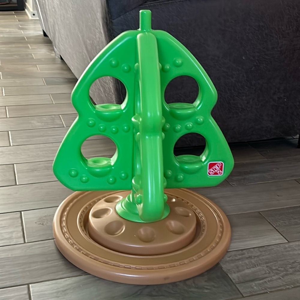 Step 2 Christmas Tree (no accessories)